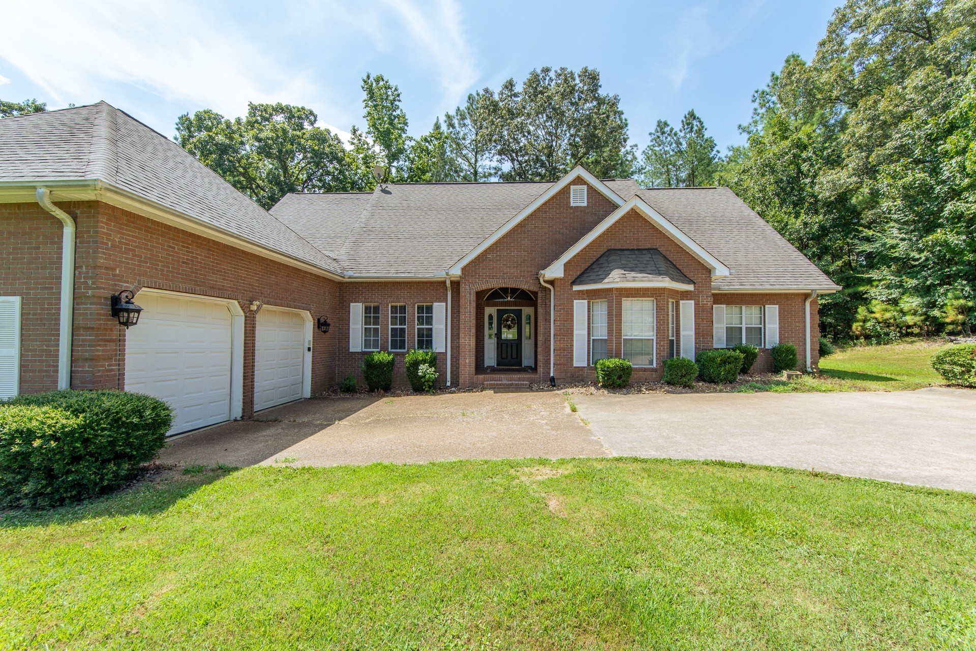 915 Cliffview Road Bolivar, TN 38008 - Photo 24 of 89 a front view of a house with a garden and yard