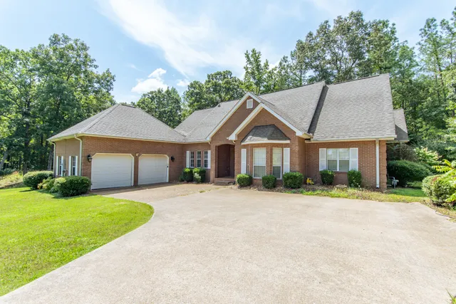 $470,000 | 915 Cliffview Road, Bolivar, TN 38008