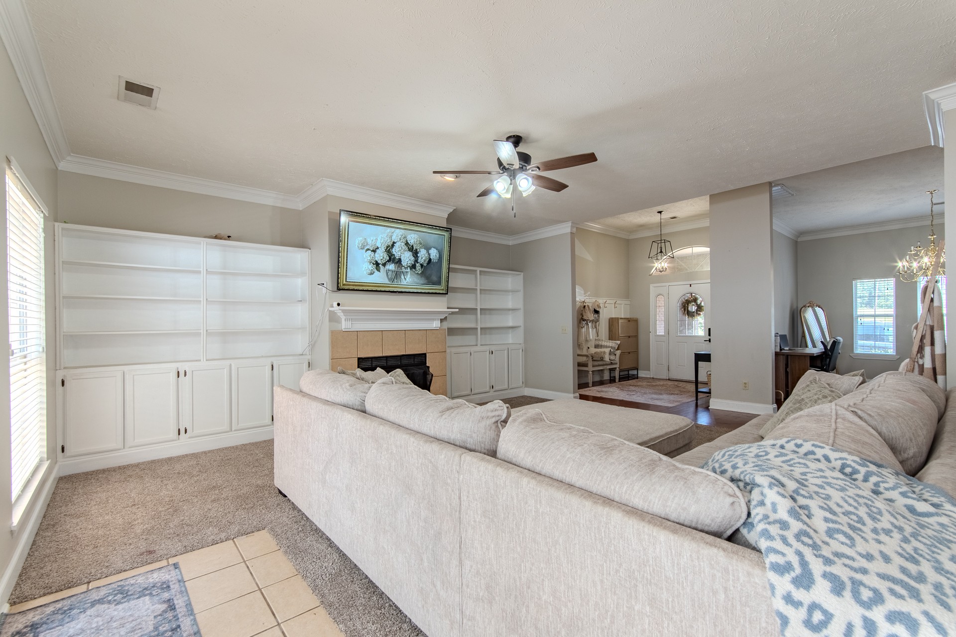 915 Cliffview Road Bolivar, TN 38008 - Photo 27 of 89 a living room with furniture and a chandelier