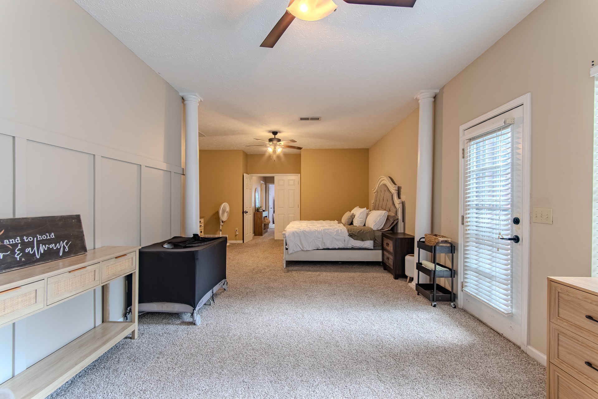 915 Cliffview Road Bolivar, TN 38008 - Photo 46 of 89 a bedroom with furniture and a window