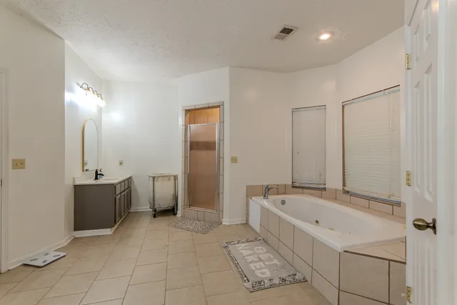 $470,000 | 915 Cliffview Road, Bolivar, TN 38008