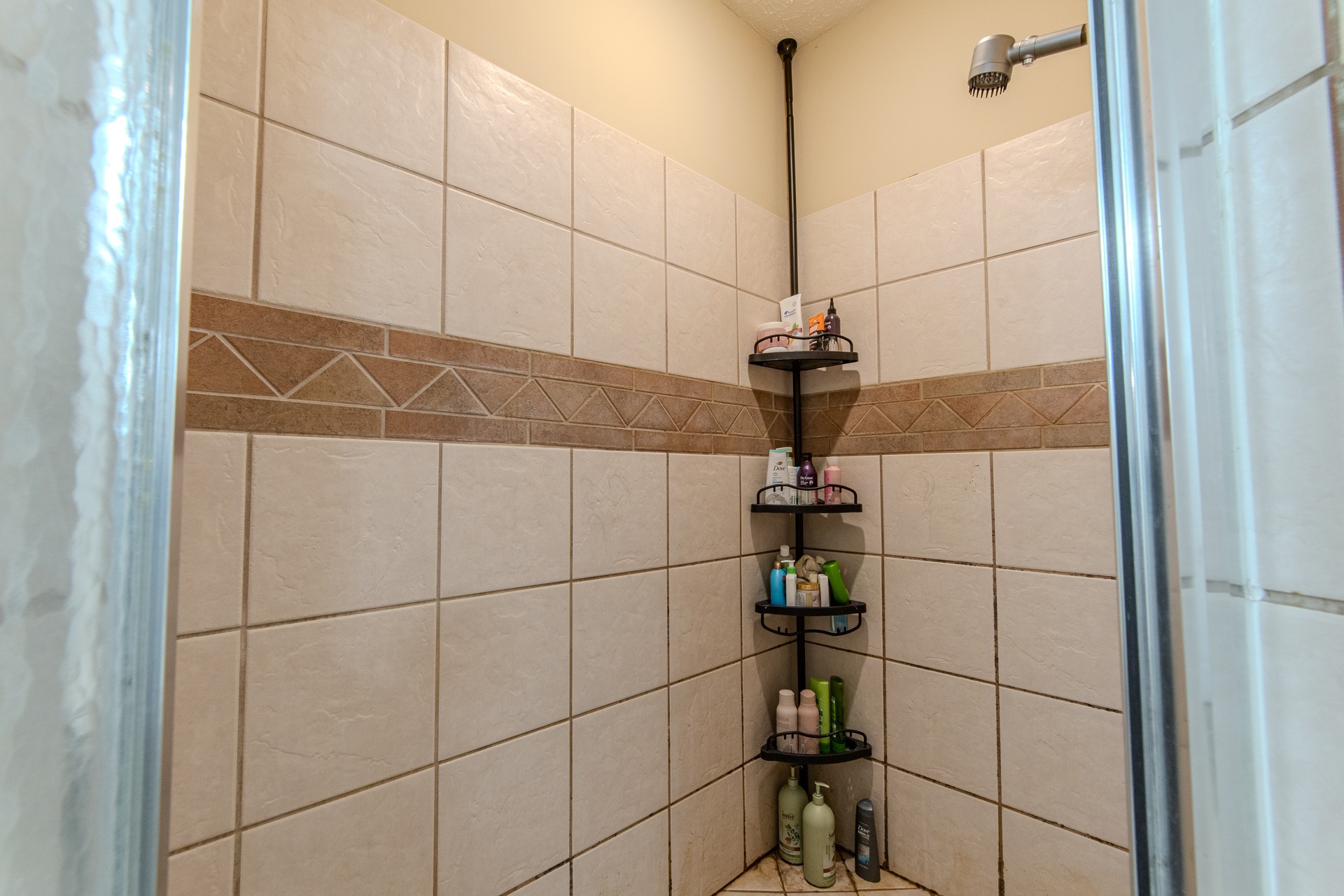 915 Cliffview Road Bolivar, TN 38008 - Photo 49 of 89 a bathroom with a shower