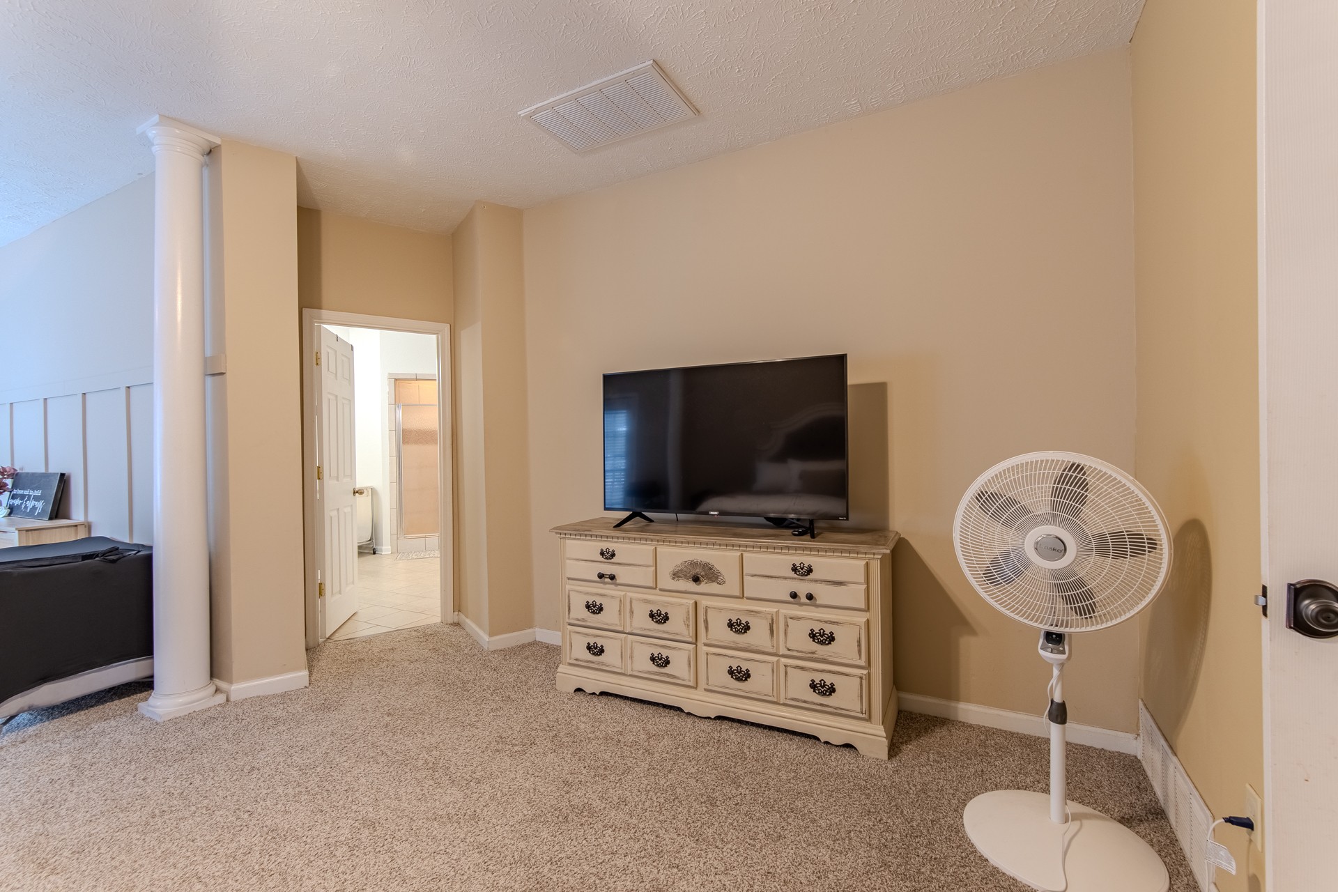 915 Cliffview Road Bolivar, TN 38008 - Photo 50 of 89 a living room with furniture a flat screen tv and a fireplace