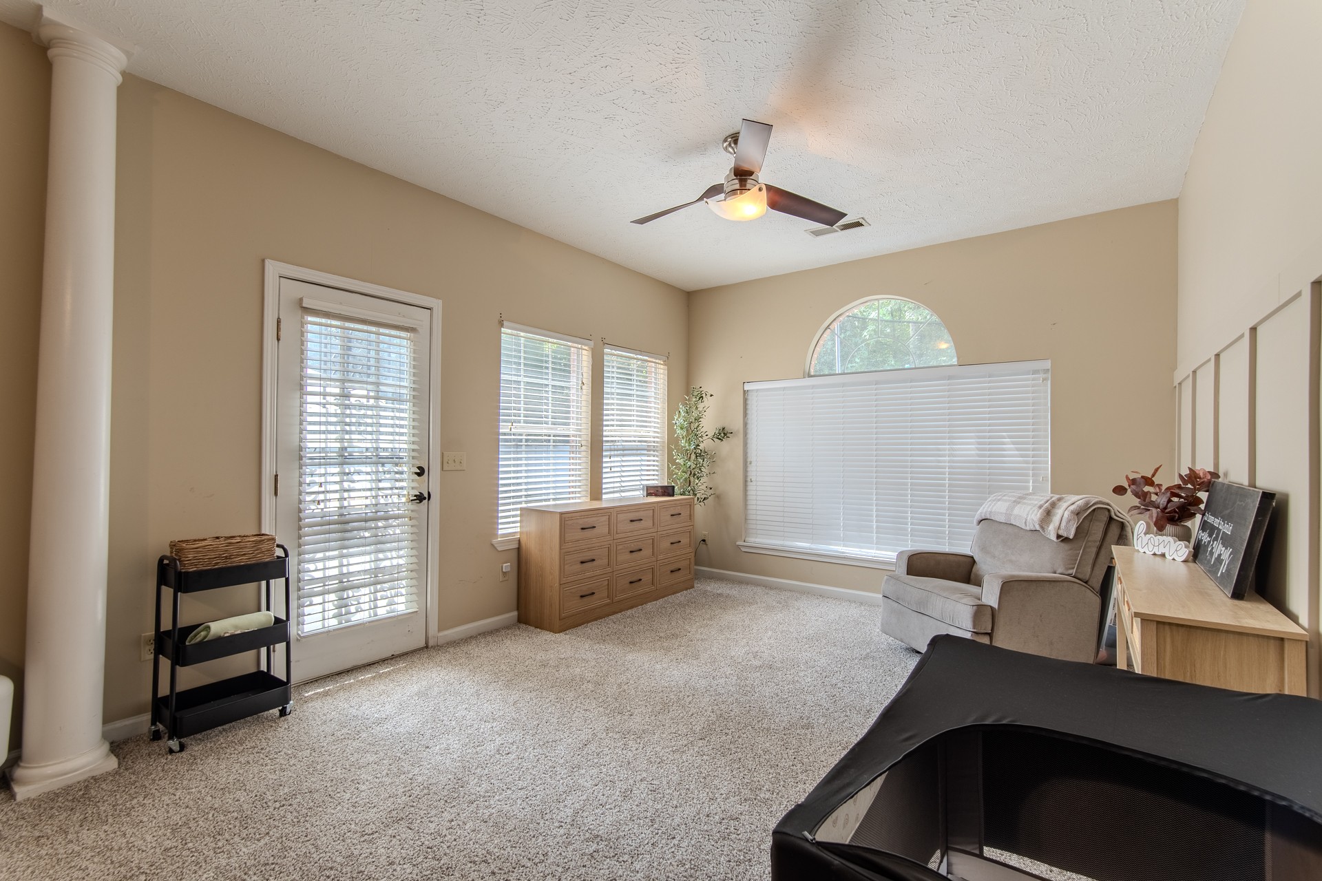 915 Cliffview Road Bolivar, TN 38008 - Photo 57 of 89 a living room with furniture and a large window
