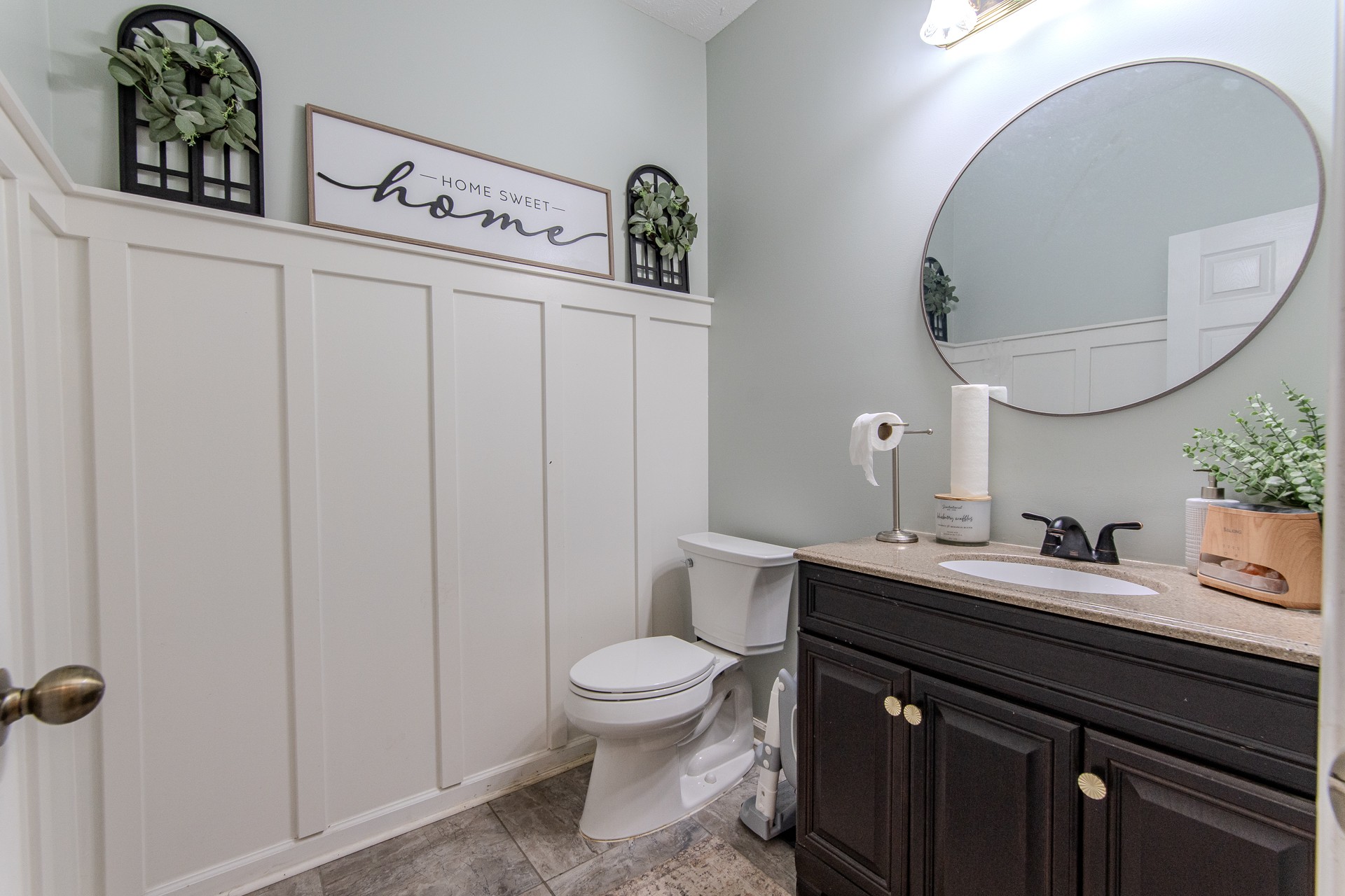 915 Cliffview Road Bolivar, TN 38008 - Photo 59 of 89 a bathroom with a toilet sink and mirror