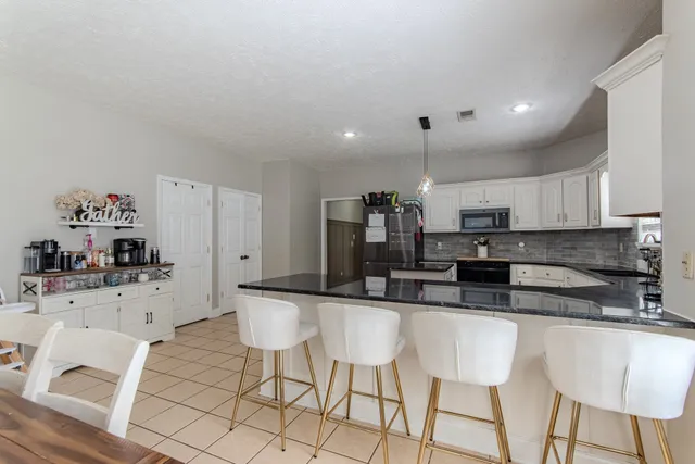 $470,000 | 915 Cliffview Road, Bolivar, TN 38008