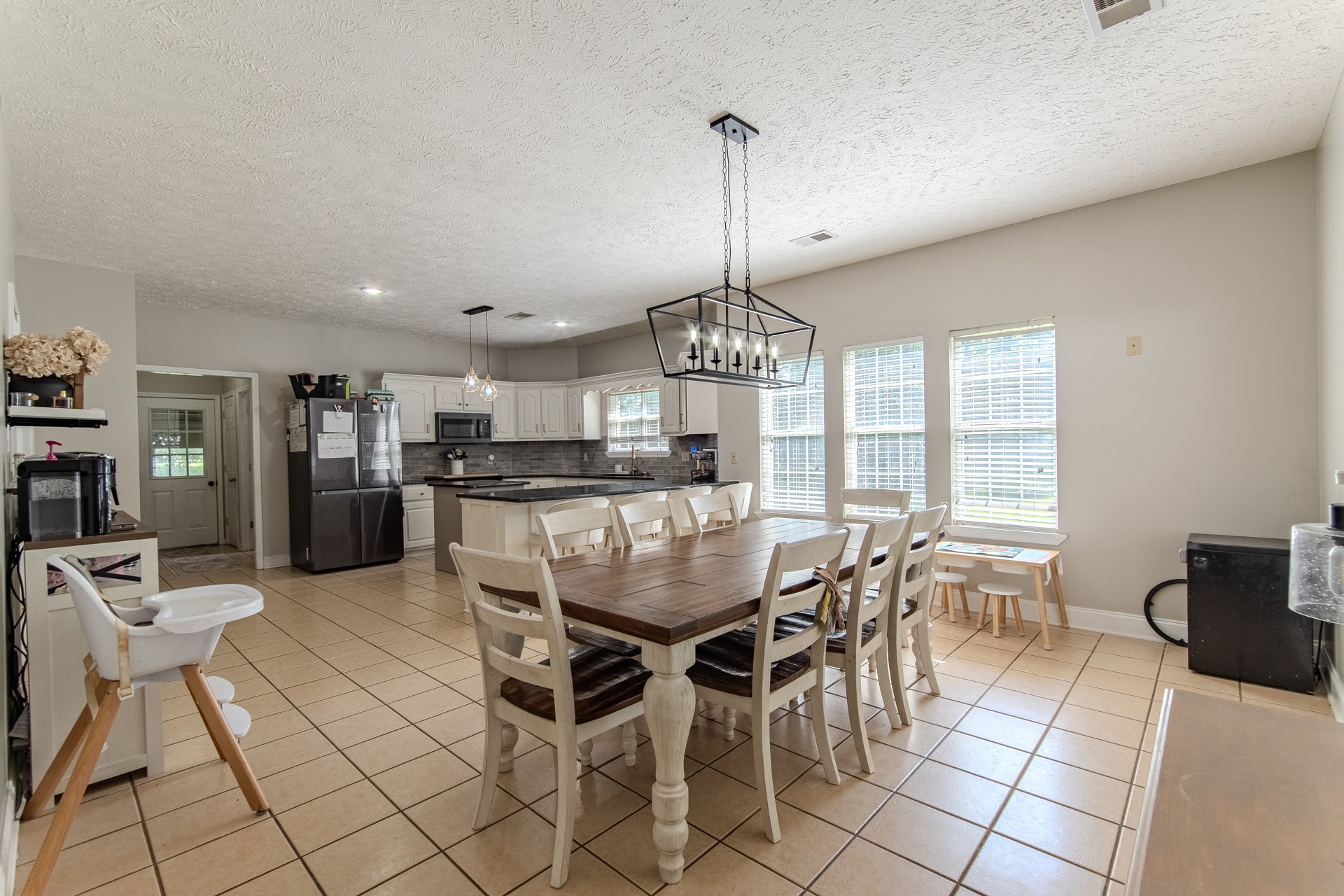 915 Cliffview Road Bolivar, TN 38008 - Photo 68 of 89 a view of a dining room with furniture