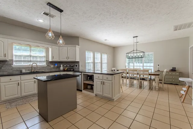 $470,000 | 915 Cliffview Road, Bolivar, TN 38008