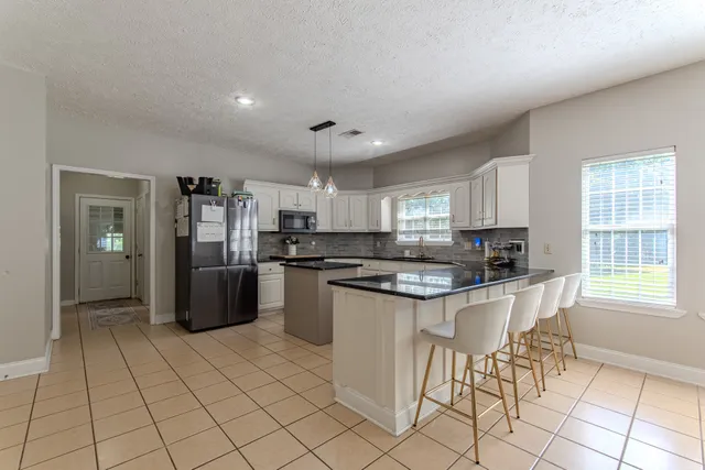 $470,000 | 915 Cliffview Road, Bolivar, TN 38008