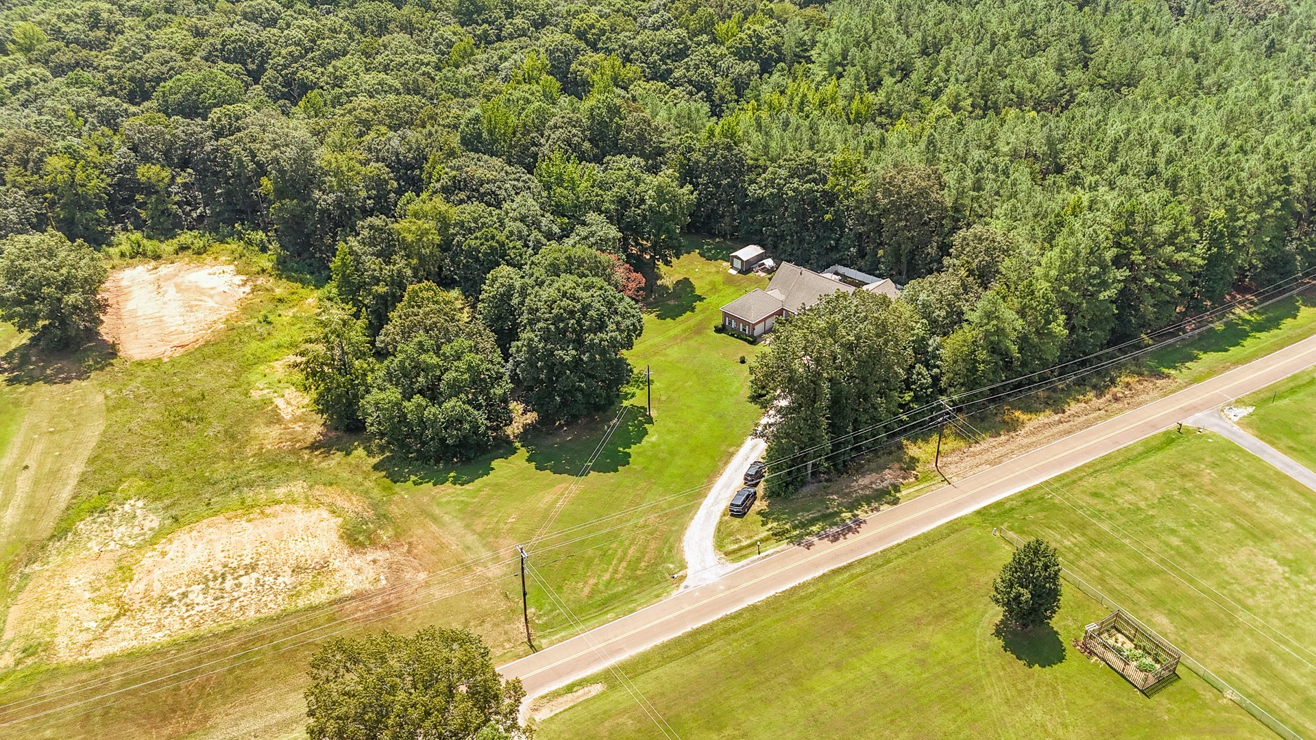 915 Cliffview Road Bolivar, TN 38008 - Photo 10 of 89 a view of a swimming pool with a yard