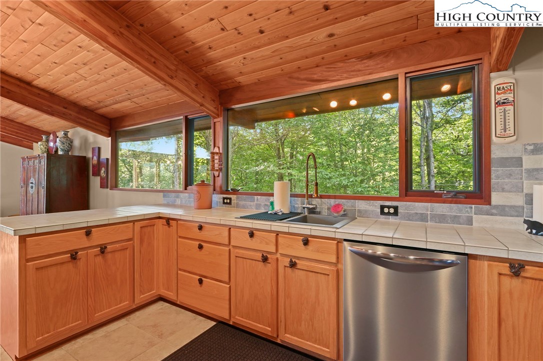 202 Upper Grouse Ridge Road Beech Mountain, NC 28604 - Photo 13 of 41