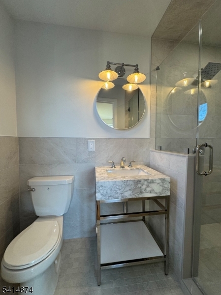 639 Oakdene Avenue Ridgefield, NJ 07657 - Photo 11 of 20