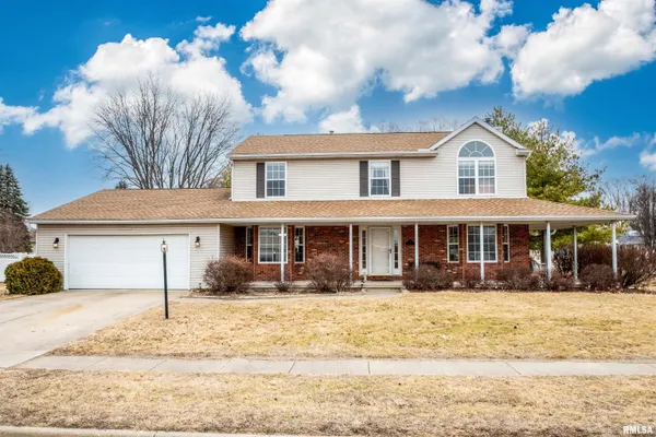 $330,000 | 1 Plymouth Court, Washington, IL 61571