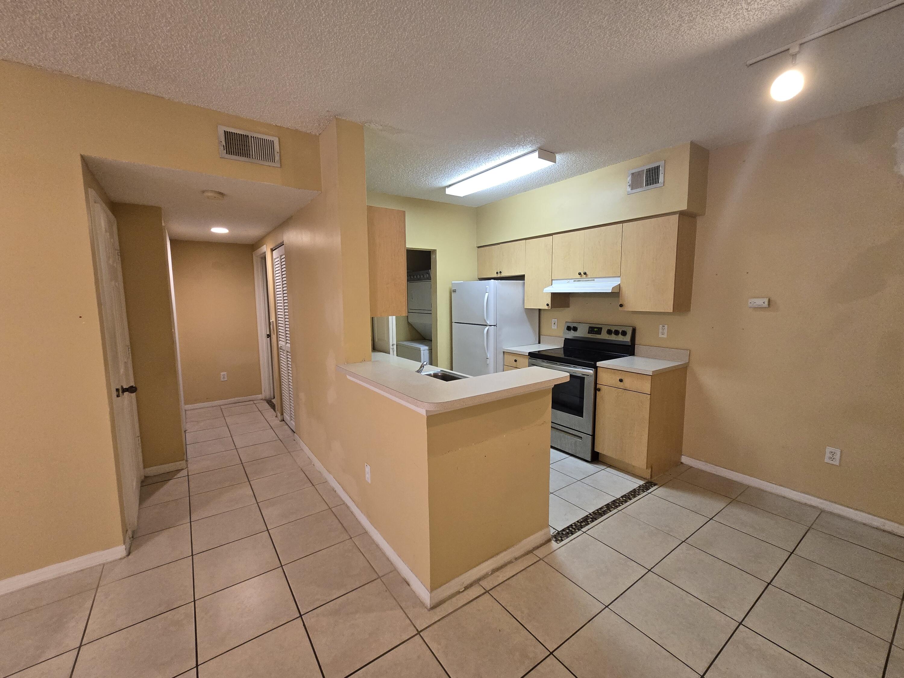 10306 Fox Trail Road South, Unit 912 West Palm Beach, FL 33411 - Photo 5 of 18 1000400110