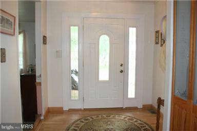 412 Ridgeview Court Arnold, MD 21012 - Photo 3 of 30 Foyer