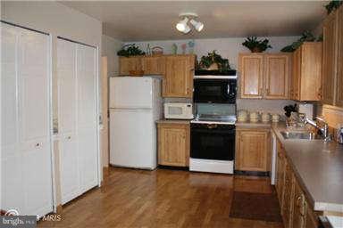 412 Ridgeview Court Arnold, MD 21012 - Photo 5 of 30 Large Pantry