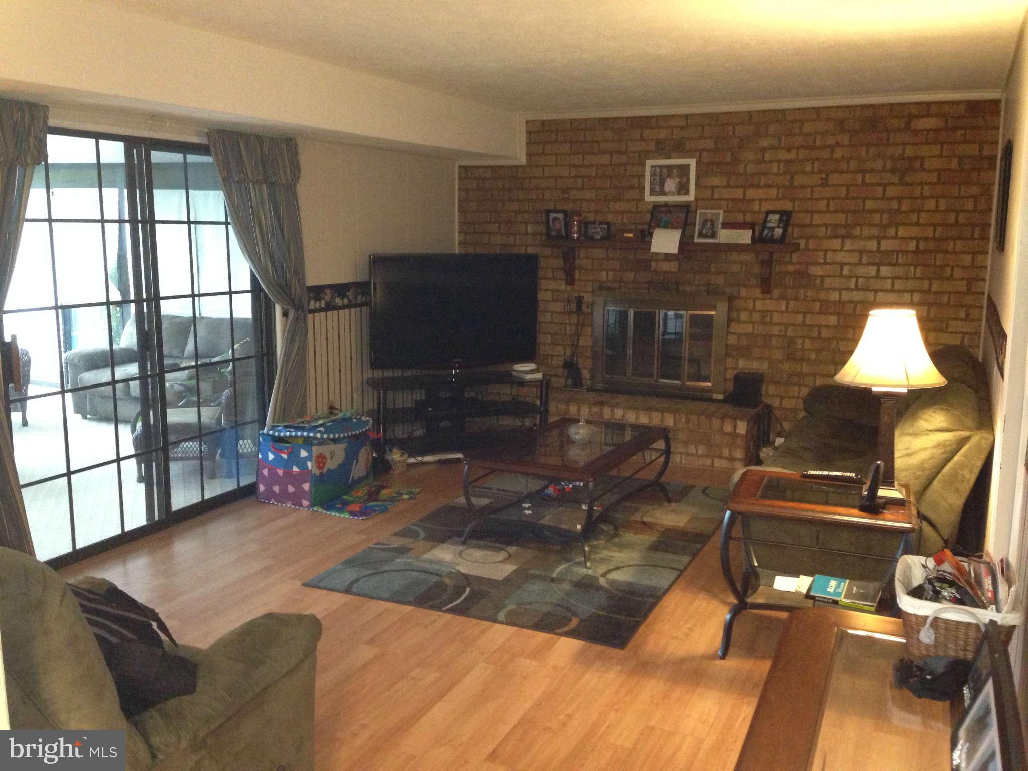 412 Ridgeview Court Arnold, MD 21012 - Photo 10 of 30 Family Room