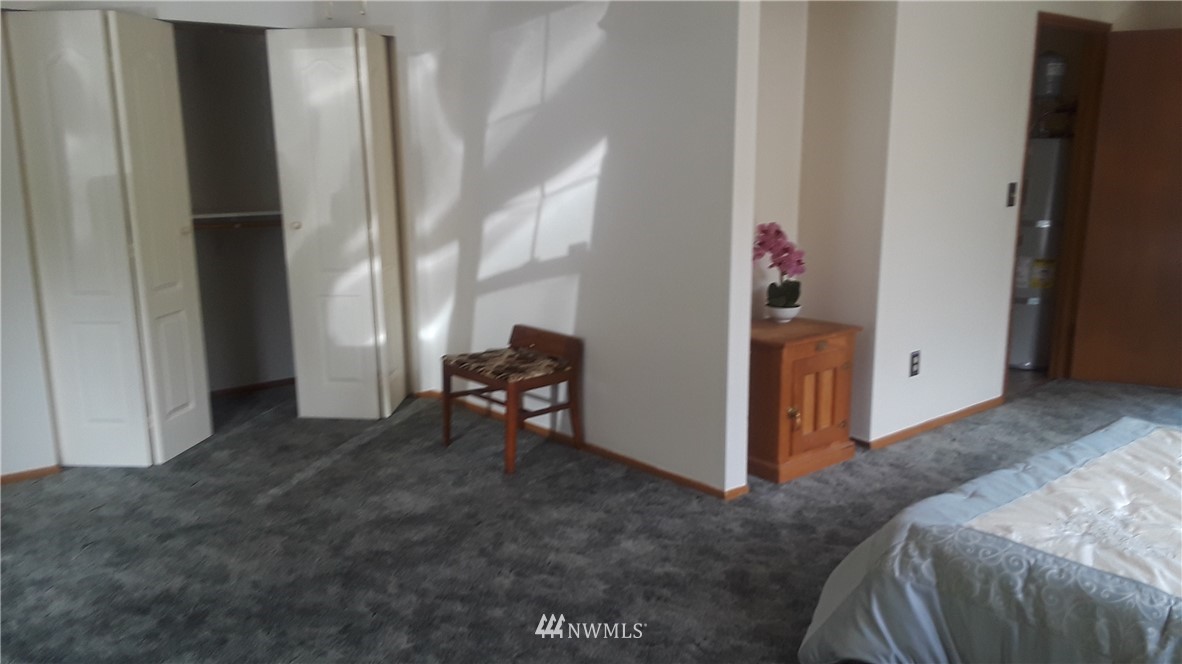 5717 Highland Road Everett, WA 98203 - Photo 11 of 23