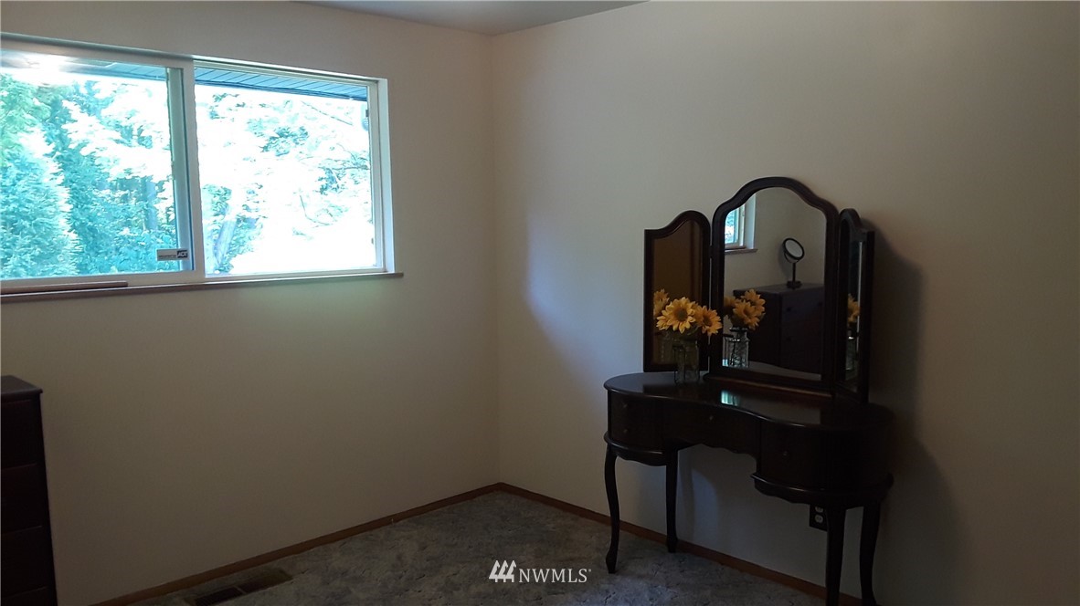5717 Highland Road Everett, WA 98203 - Photo 16 of 23