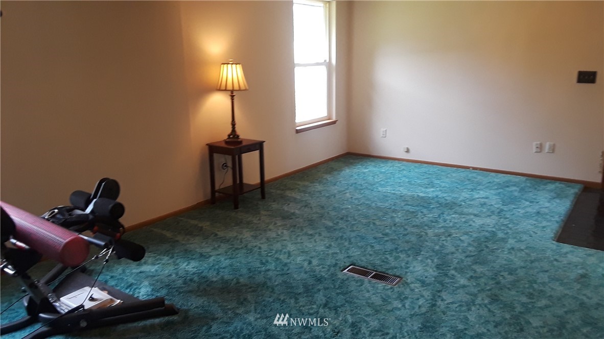 5717 Highland Road Everett, WA 98203 - Photo 18 of 23