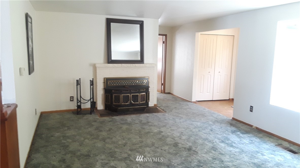 5717 Highland Road Everett, WA 98203 - Photo 6 of 23