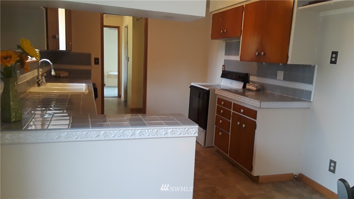 5717 Highland Road Everett, WA 98203 - Photo 10 of 23