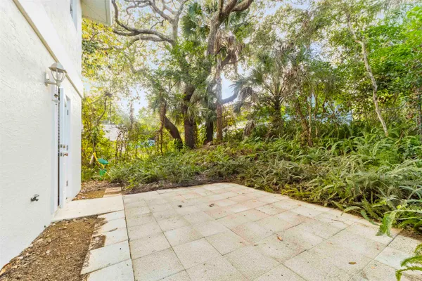 a view of backyard with pathway