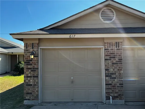 $1,500 | 617 Greenlawn Boulevard, Round Rock, TX 78664
