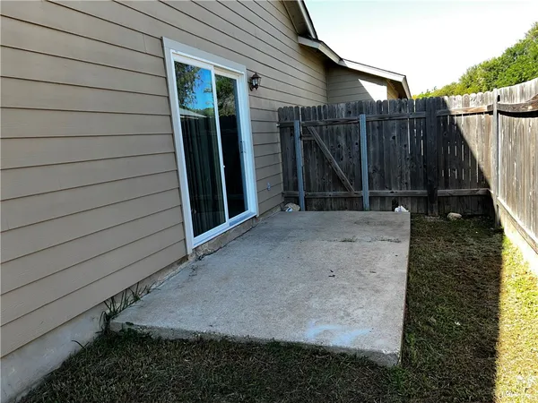 $1,500 | 617 Greenlawn Boulevard, Round Rock, TX 78664