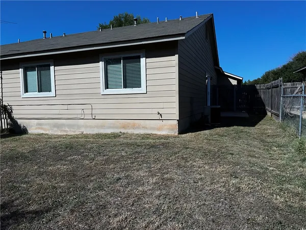 $1,500 | 617 Greenlawn Boulevard, Round Rock, TX 78664