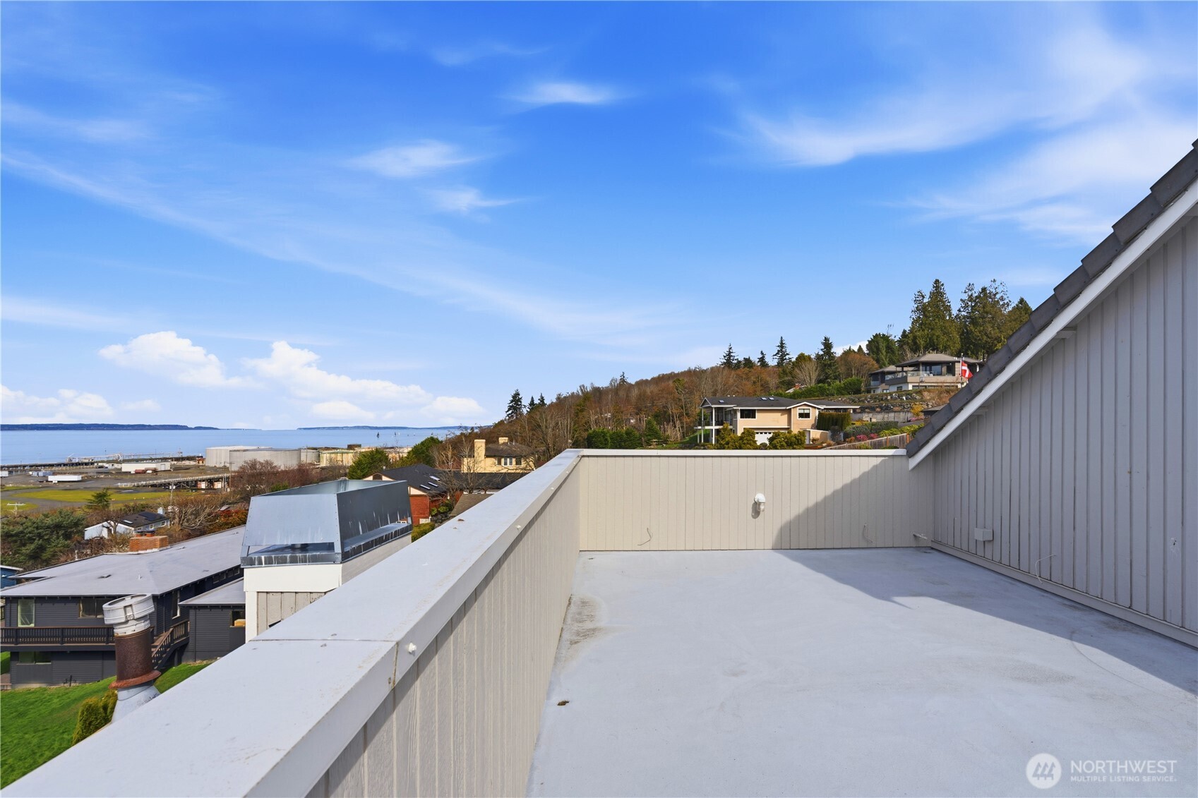 2626 Northwest 204th Street Shoreline, WA 98177 - Photo 28 of 35 a view of a terrace with skyline