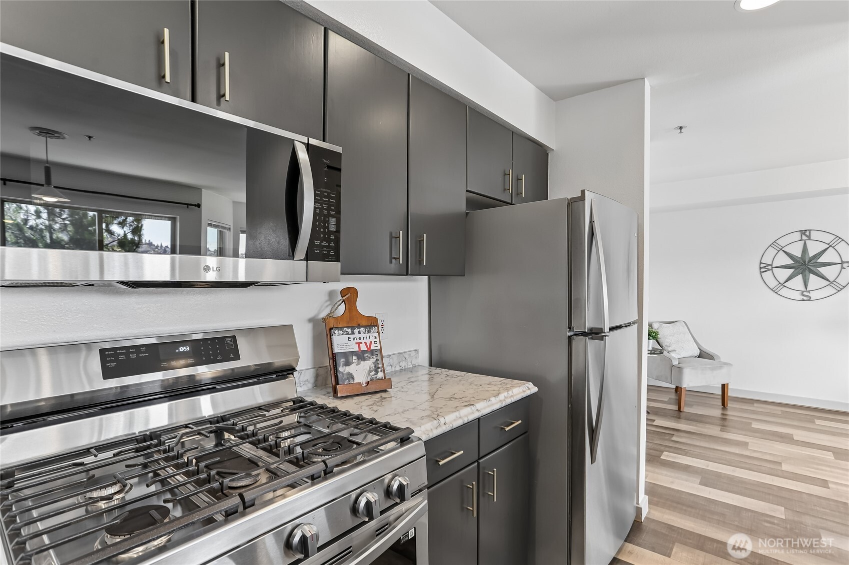 701 Galer Street, Unit 813 Seattle, WA 98109 - Photo 16 of 40