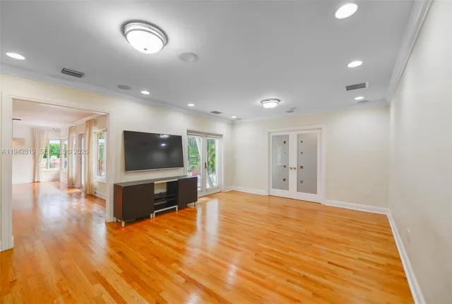 $9,000 | 911 Mariana Avenue, Coral Gables, FL 33134