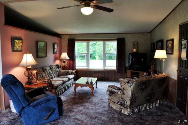 249 Gross Road Quakertown, PA 18951 - Photo 9 of 25 Living Room