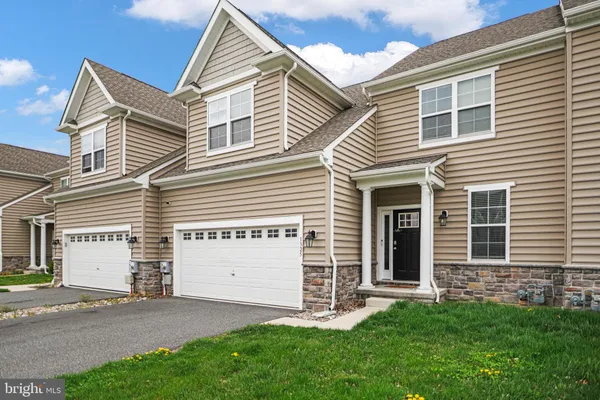 a view of a house with a yard and garage