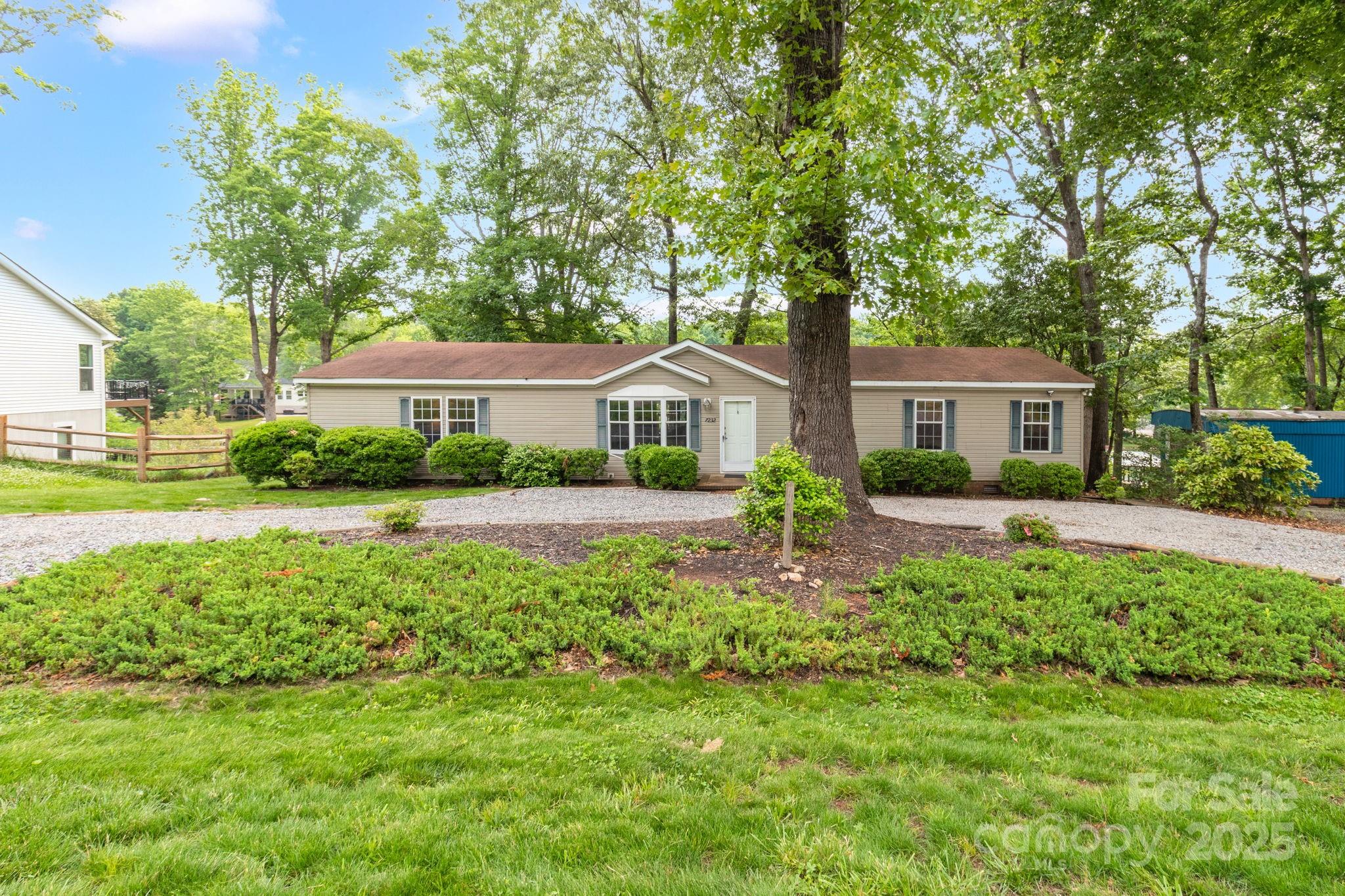 7232 Executive Circle Denver, NC 28037 - Photo 3 of 38