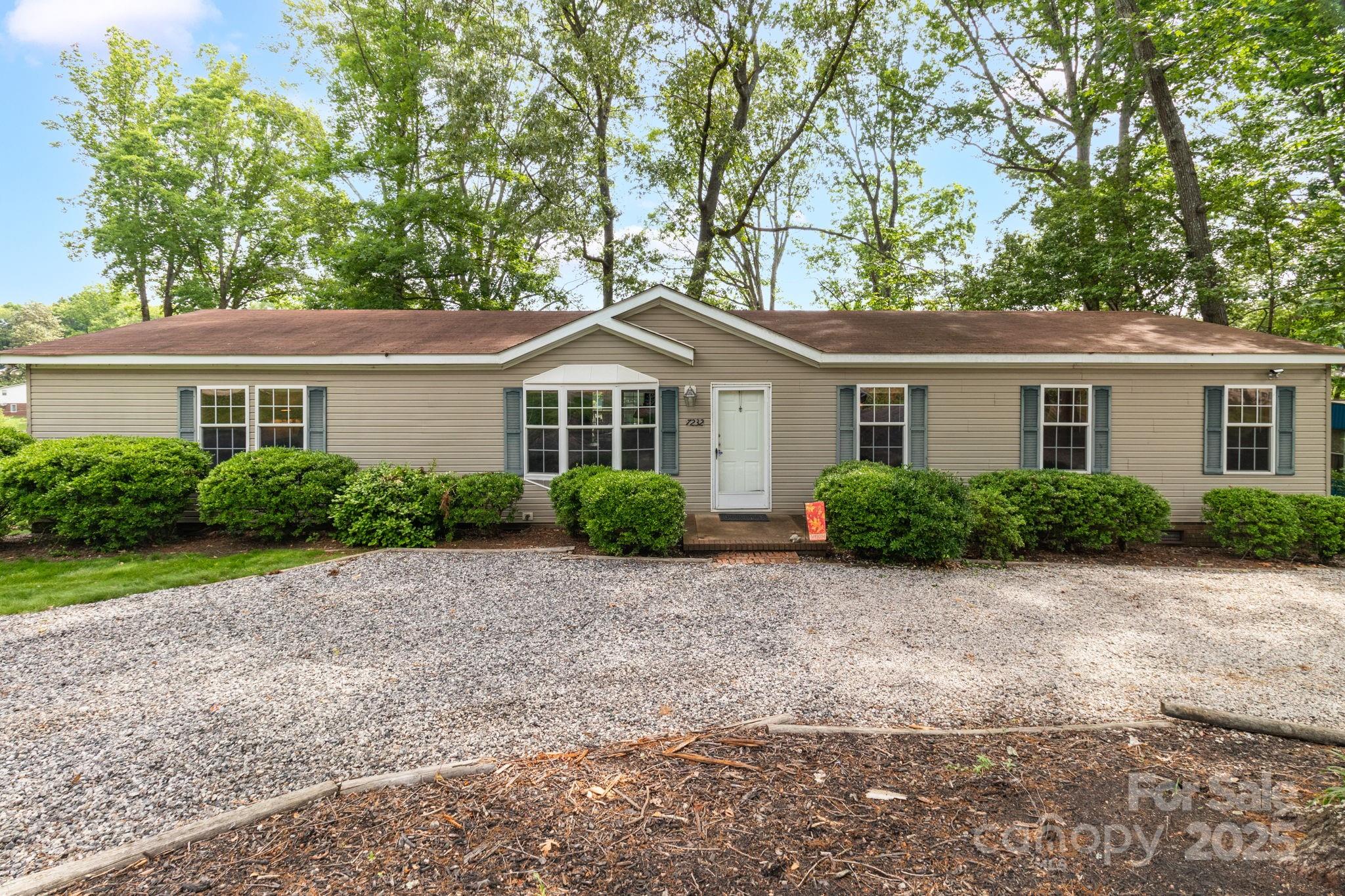 7232 Executive Circle Denver, NC 28037 - Photo 4 of 38