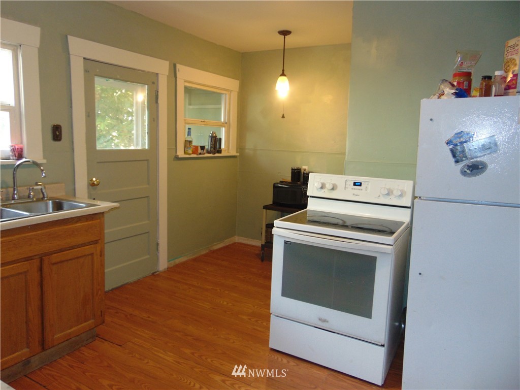 3243 37th Place South Seattle, WA 98144 - Photo 7 of 12 Gallery Image 7