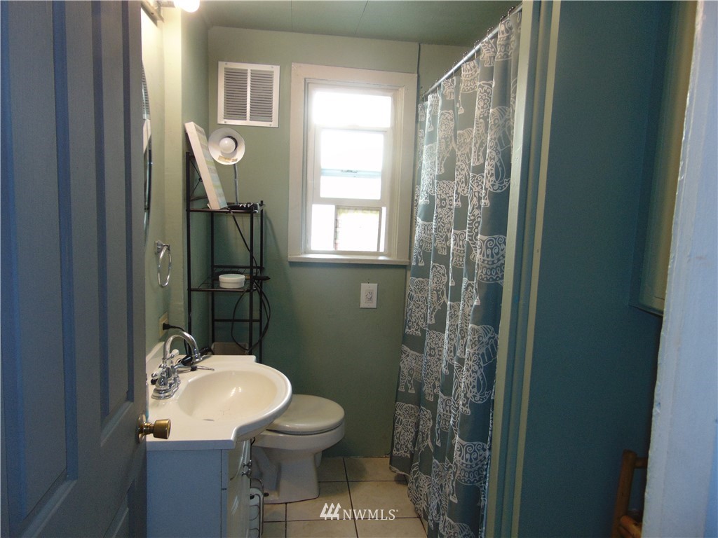 3243 37th Place South Seattle, WA 98144 - Photo 10 of 12 Gallery Image 10