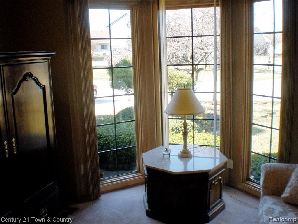 409 Drexelgate Parkway Rochester, MI 48307 - Photo 9 of 24 I.jpg