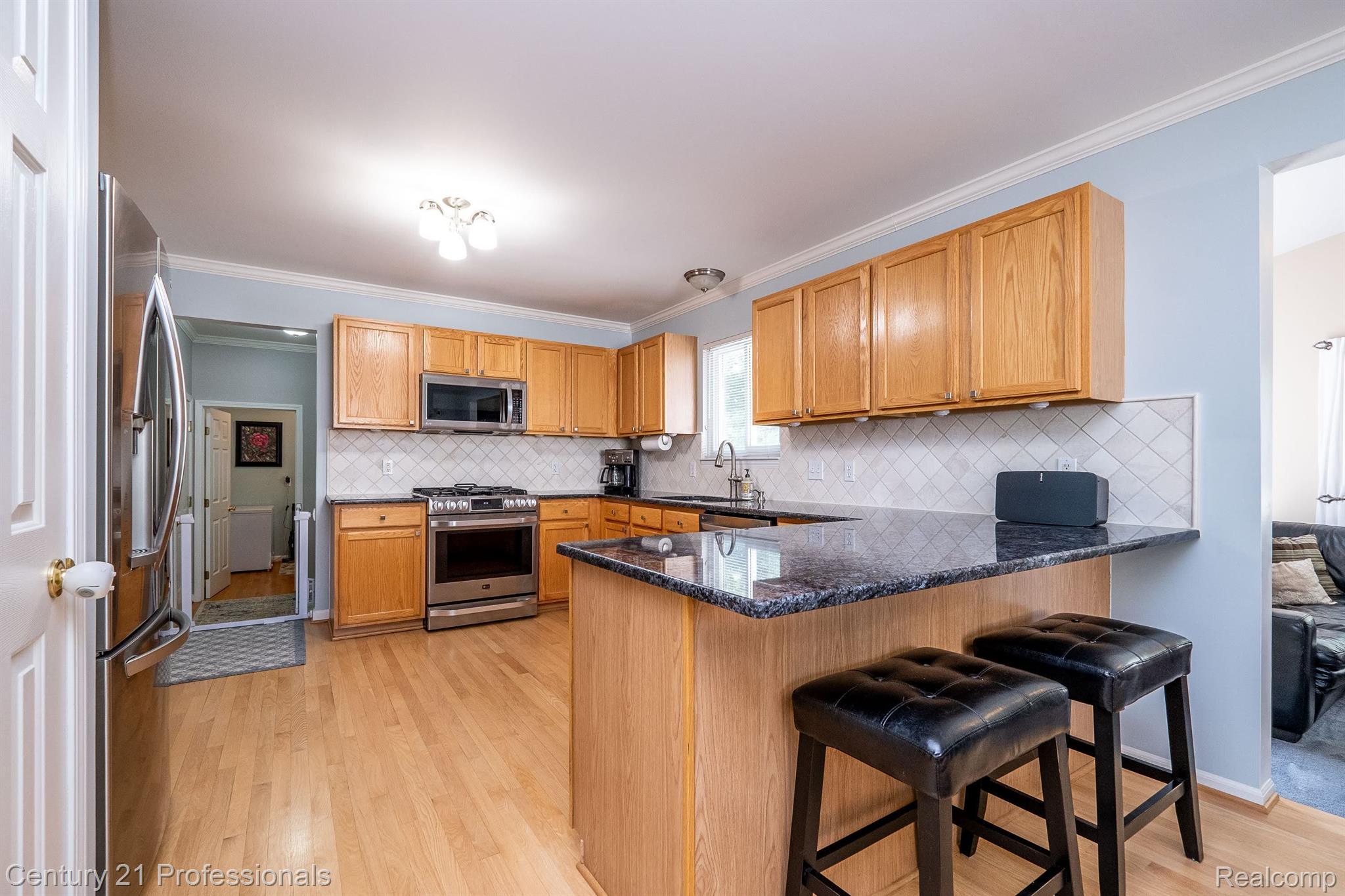 2089 Alsdorf Avenue Rochester, MI 48309 - Photo 13 of 50 kitchen