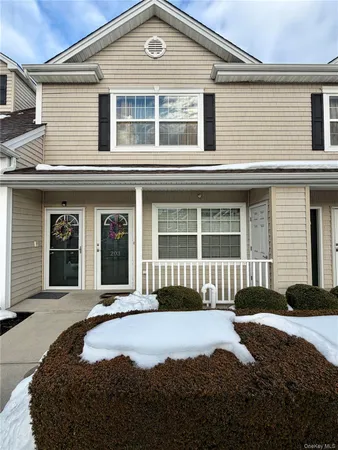 $505,000 | 203 Willow Lane, Valley Stream, NY 11580