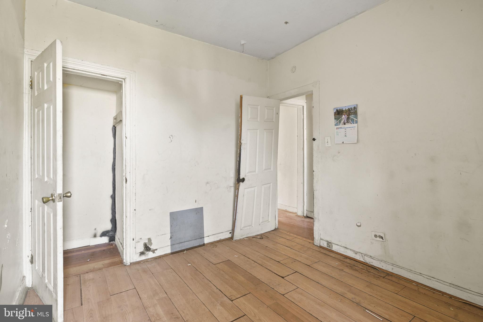 2121 Division Street Baltimore, MD 21217 - Photo 10 of 18 an empty room with wooden floor and a window