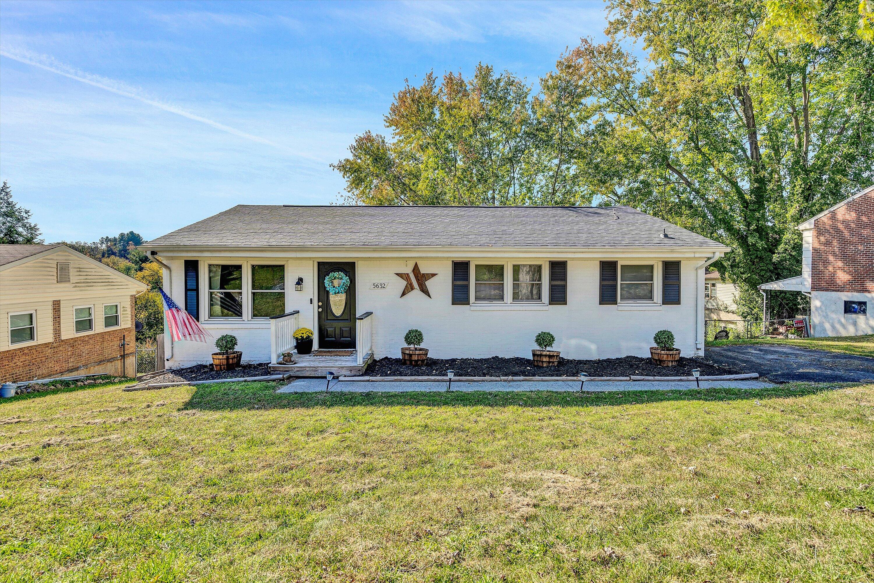 5632 Daytona Road Roanoke, VA 24019 - Photo 1 of 22 01-DSC00259