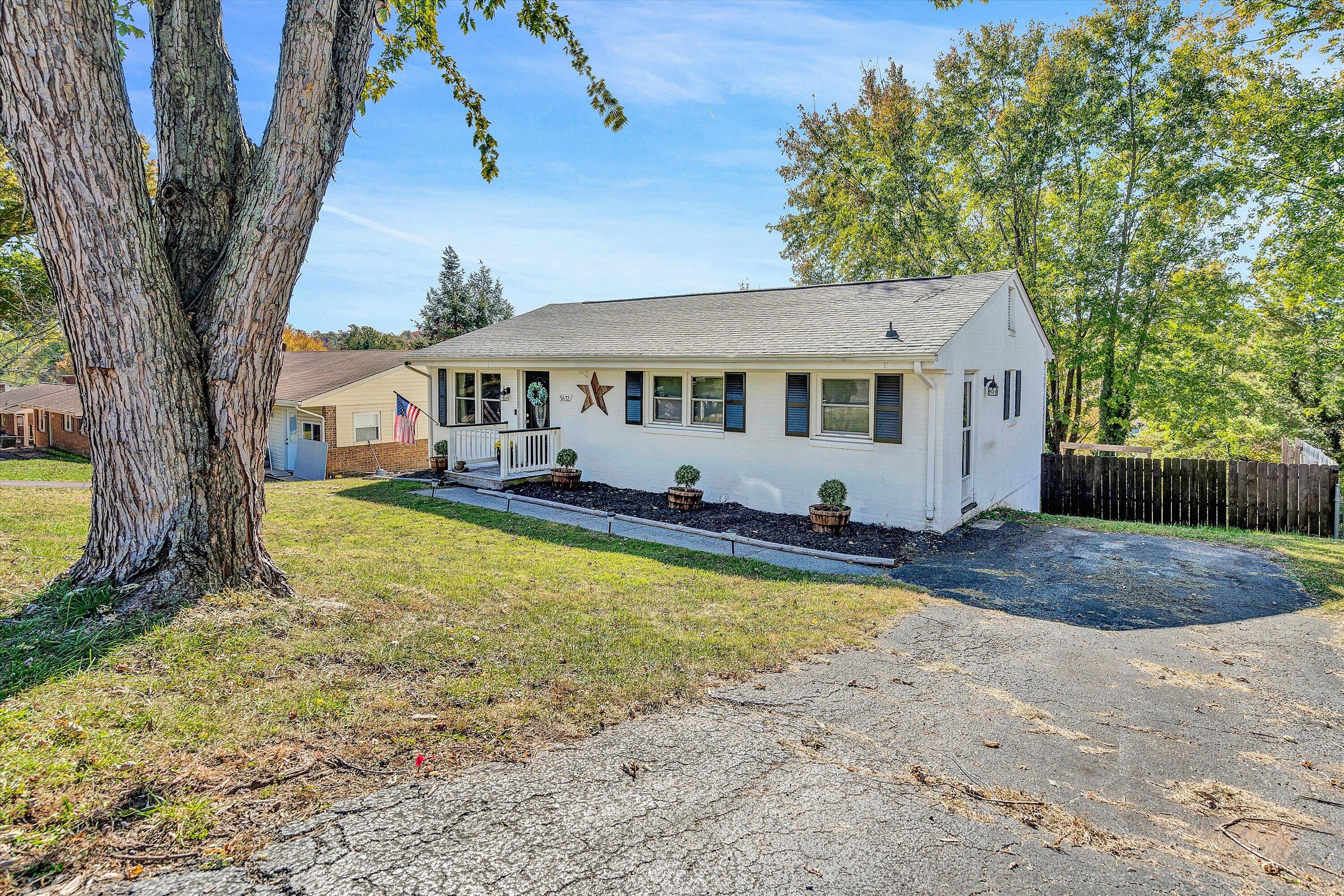 5632 Daytona Road Roanoke, VA 24019 - Photo 2 of 22 02-DSC00262