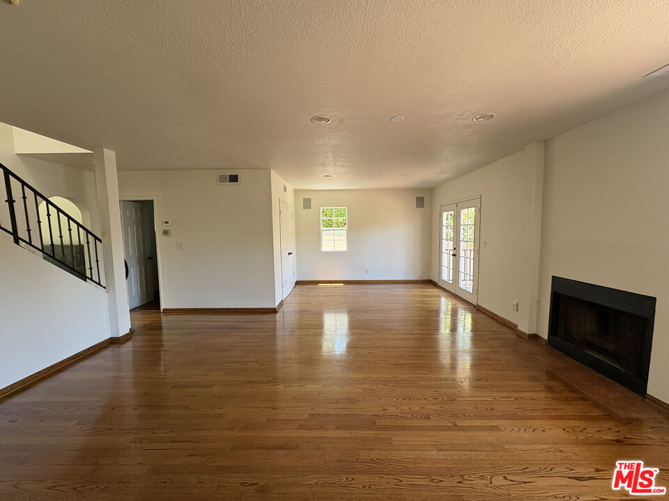 1631 South Point View Street Los Angeles, CA 90035 - Photo 7 of 16