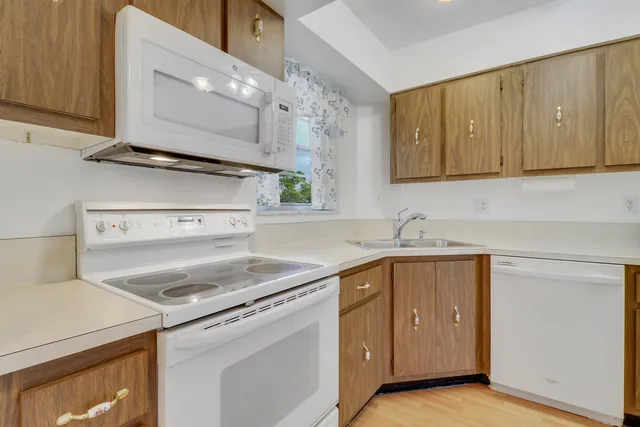 $159,900 | 18081 Southeast Country Club Drive, Unit 13125, Jupiter, FL 33469