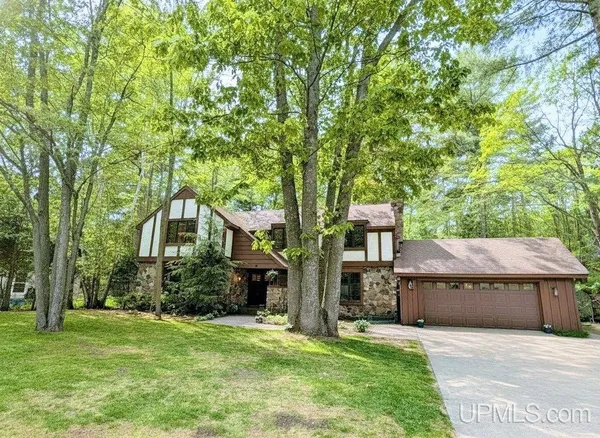 $995,000 | 39 Elder Drive, Marquette, MI 49855