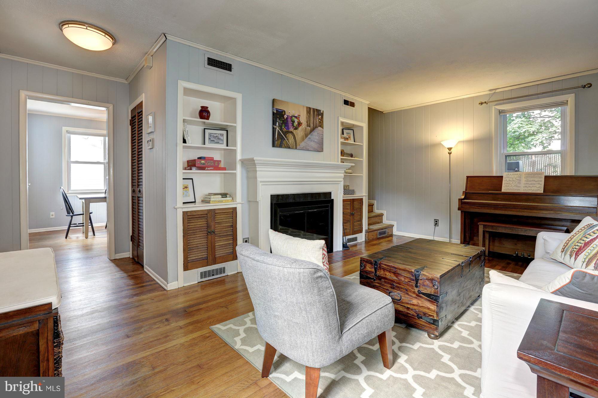 9405 Riley Place Silver Spring, MD 20910 - Photo 2 of 29 Living Room