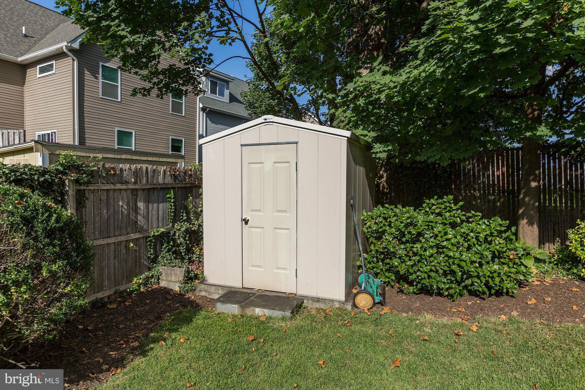 9405 Riley Place Silver Spring, MD 20910 - Photo 27 of 29 Exterior (Rear)